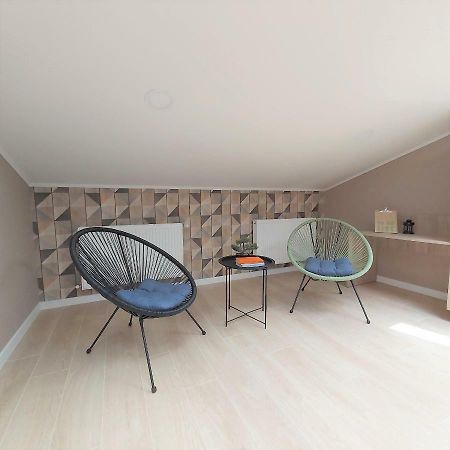 Two-Bedroom Apartment Near Forum Lviv Exteriör bild
