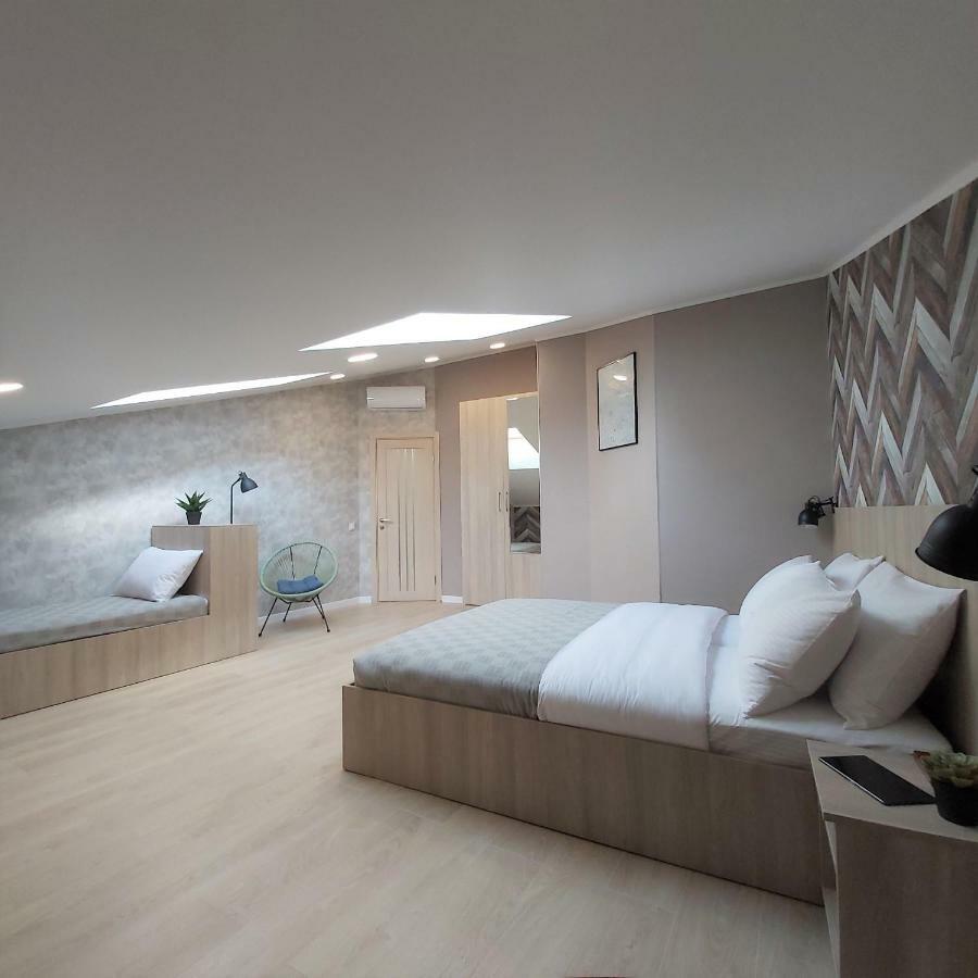 Two-Bedroom Apartment Near Forum Lviv Exteriör bild