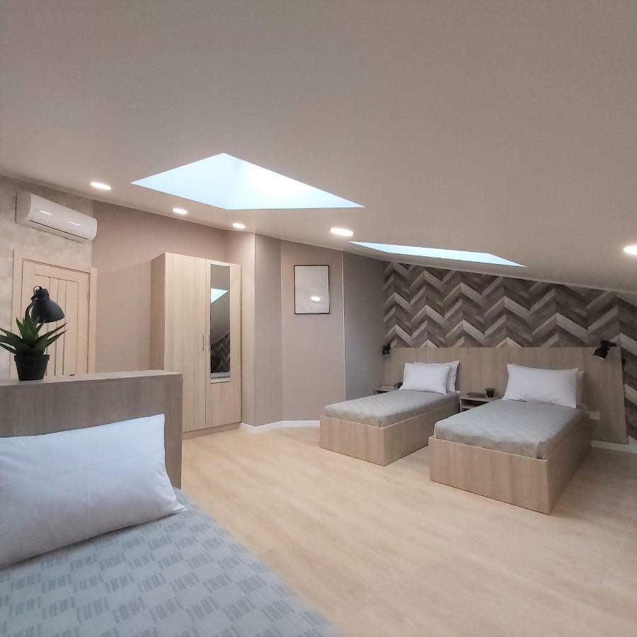Two-Bedroom Apartment Near Forum Lviv Exteriör bild