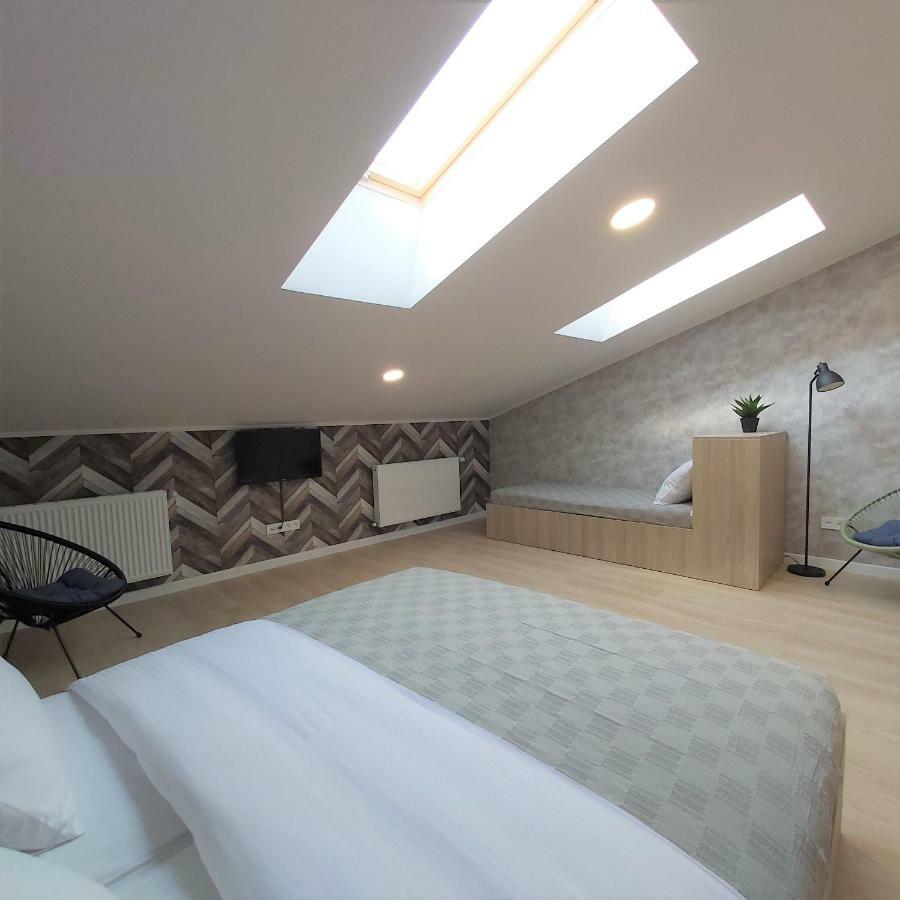 Two-Bedroom Apartment Near Forum Lviv Exteriör bild