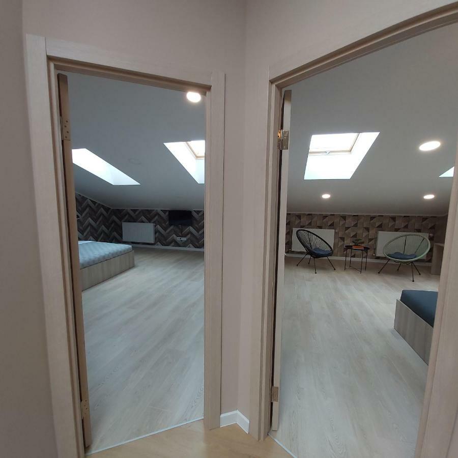 Two-Bedroom Apartment Near Forum Lviv Exteriör bild