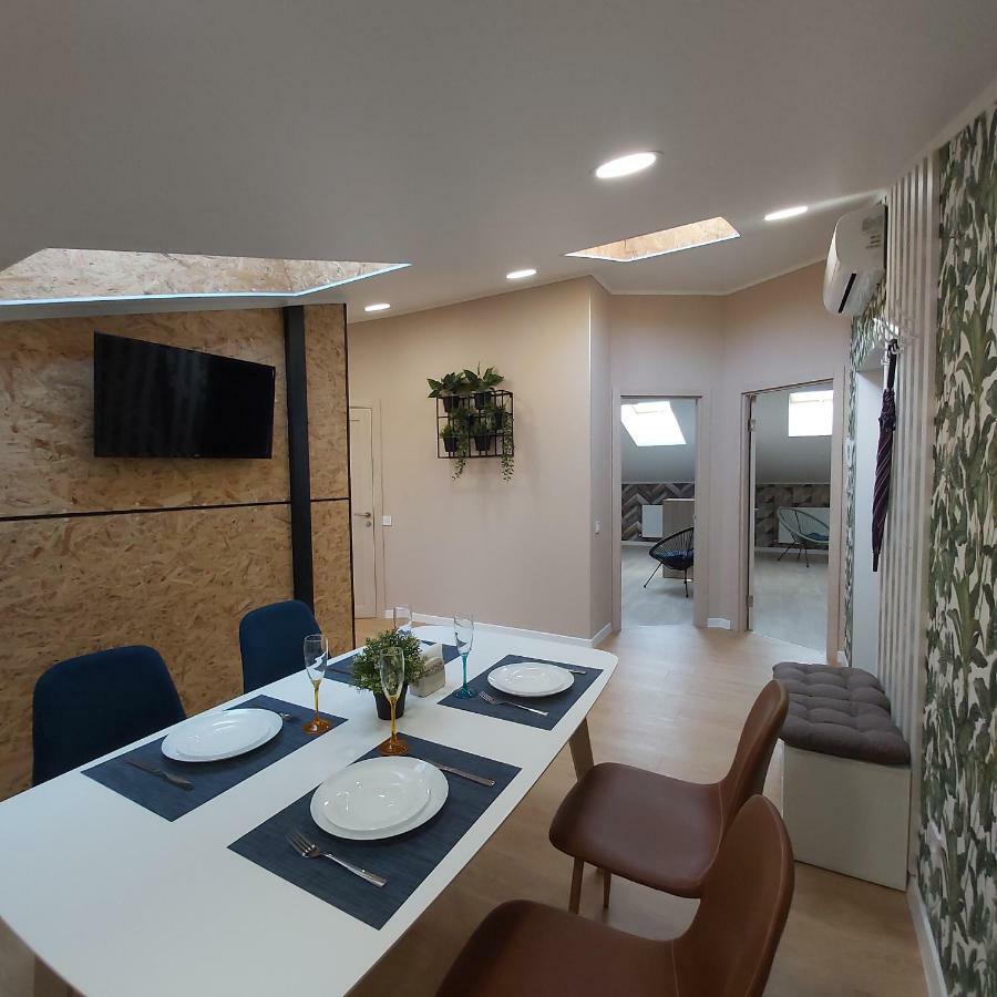 Two-Bedroom Apartment Near Forum Lviv Exteriör bild