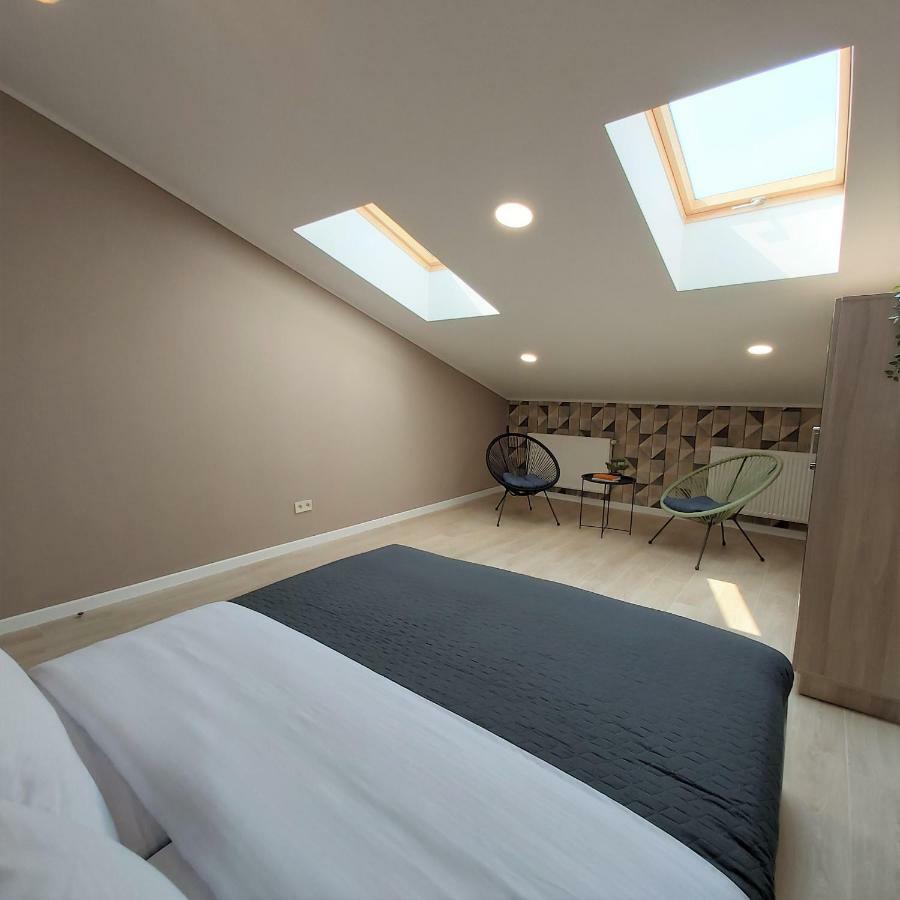 Two-Bedroom Apartment Near Forum Lviv Exteriör bild