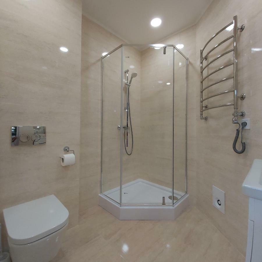 Two-Bedroom Apartment Near Forum Lviv Exteriör bild