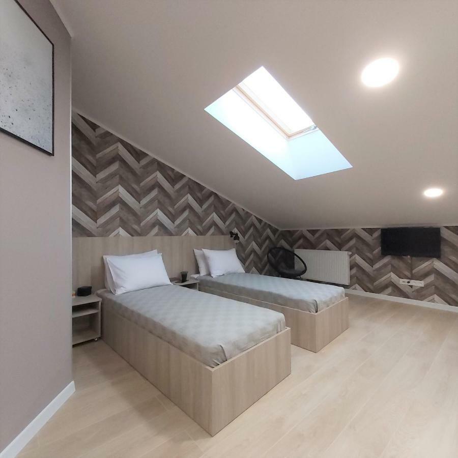 Two-Bedroom Apartment Near Forum Lviv Exteriör bild